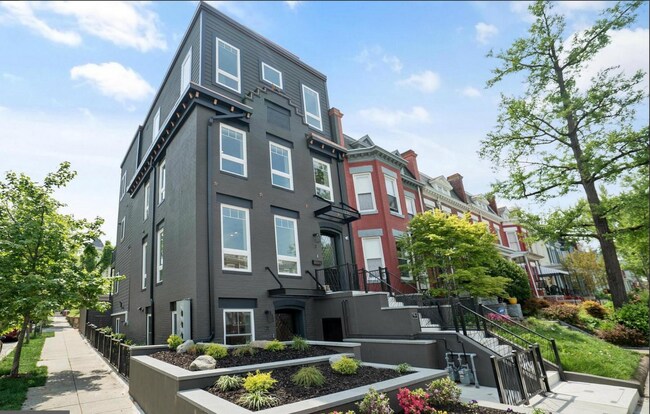 1336 Parkwood Pl NW, Unit 1 in Washington, DC - Building Photo - Building Photo