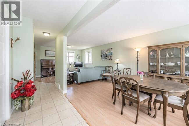 108 Jackpine Pl in Waterloo, ON - Building Photo - Building Photo