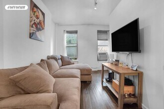 317 E 73rd St in New York, NY - Building Photo - Building Photo