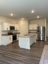 305 Pond Ct in Hoschton, GA - Foto de edificio - Building Photo