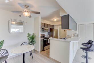 Americana Lakewood Apartments in Lakewood, CO - Foto de edificio - Building Photo