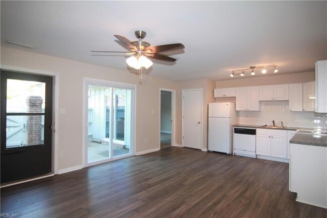 1761 Ocean Bay Dr in Virginia Beach, VA - Foto de edificio - Building Photo