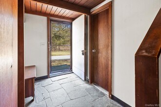 304 Lake Lodge Dr in Pleasant Valley, NY - Building Photo - Building Photo