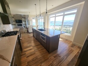 1887 Scott Crescent in West Kelowna, BC - Building Photo - Building Photo