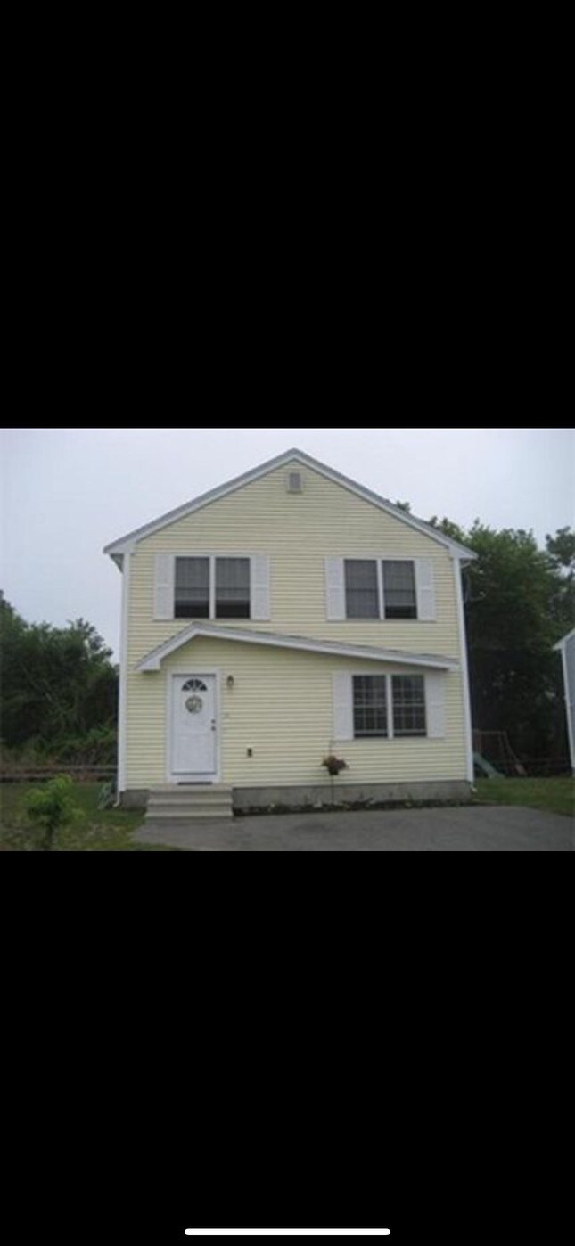 32 Nicholas Dr Rentals in Wareham, MA