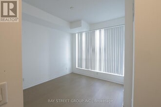 18 Holmes Ave in Toronto, ON - Building Photo - Building Photo