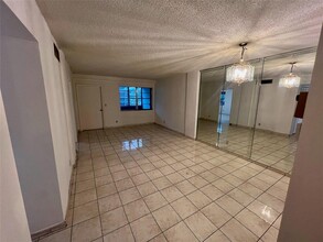 1333 E Hallandale Beach Blvd, Unit 243 in Hallandale Beach, FL - Building Photo - Building Photo