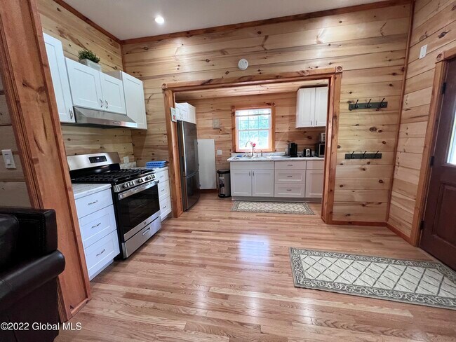 298 Wilton Gansevoort Rd-Unit -Apt A in Gansevoort, NY - Foto de edificio - Building Photo