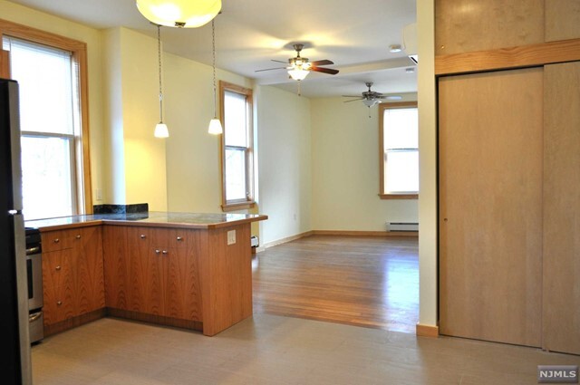 109 Miller Rd-Unit -Apt 3 in Mahwah, NJ - Building Photo