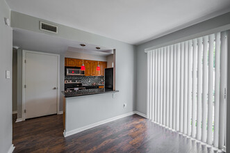 4023 N Hall in Dallas, TX - Building Photo - Interior Photo