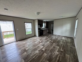 101 Ash St in Hubert, NC - Building Photo