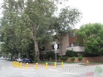 755 N Sweetzer Ave, Unit 203 in Los Angeles, CA - Building Photo