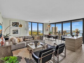 121 NE 34th St, Unit 2208 in Miami, FL - Building Photo
