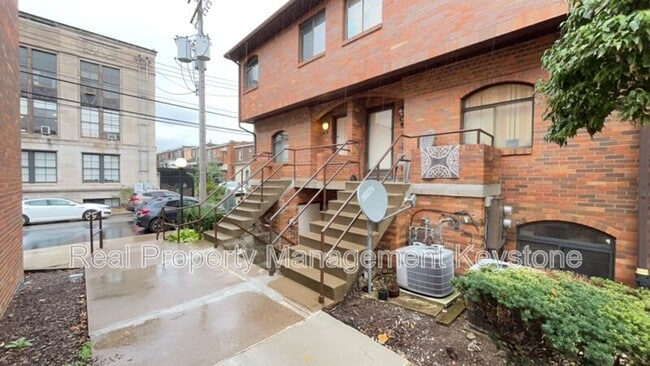 3249 Kennett Sq in Pittsburgh, PA - Building Photo - Building Photo