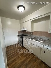 352 S Blackstone St in Tulare, CA - Foto de edificio - Building Photo