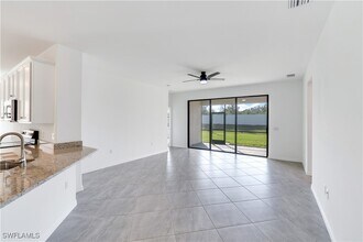 14682 Carva Ln in Ft. Myers, FL - Foto de edificio - Building Photo