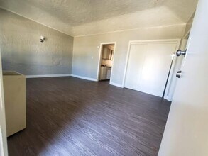 2360 W. 18th St in Los Angeles, CA - Building Photo - Building Photo