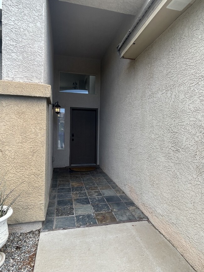 2401 Falesco Rd SE in Rio Rancho, NM - Building Photo - Building Photo
