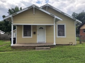 1405 W Maple Ave in Enid, OK - Building Photo