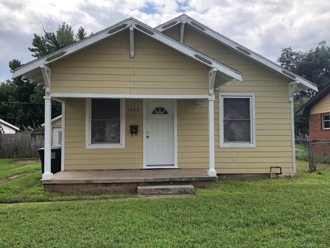 property at 1405 W Maple Ave