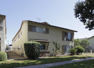 Santa Fe Apartments in Fullerton, CA - Foto de edificio - Building Photo