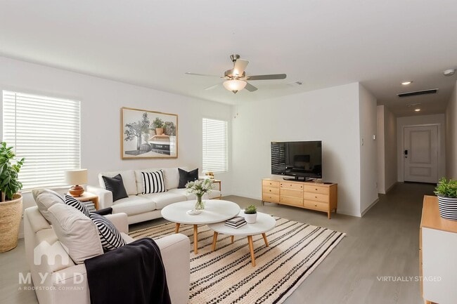 2761 Mistwood Dr in Fort Worth, TX - Foto de edificio - Building Photo