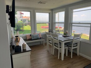 2 Hall Rd in Portsmouth, RI - Foto de edificio - Building Photo