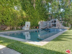 9033 Cresta Dr in Los Angeles, CA - Building Photo - Building Photo