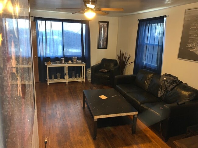 202 William St, Unit 1st in Pittsburgh, PA - Building Photo - Building Photo