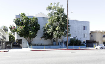 14800 Victory Blvd in Van Nuys, CA - Building Photo - Building Photo