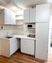 3127 Raymond Ave, Unit Studio Room #5 in Los Angeles, CA - Building Photo - Building Photo