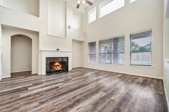 8215 Still Oak Ln in Cypress, TX - Foto de edificio - Building Photo