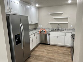 1320 Sonora Rd-Unit -B in Clovis, NM - Building Photo - Building Photo