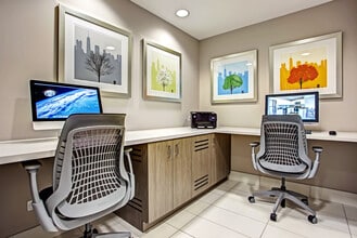 2555 N Clark St in Chicago, IL - Building Photo - Building Photo