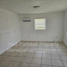 3524 South St in Ft. Myers, FL - Foto de edificio - Building Photo