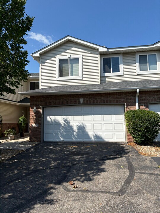 15113 Cimarron Way in Rosemount, MN - Building Photo