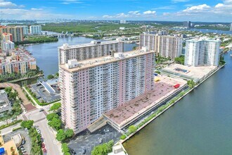 251 174th St in Sunny Isles Beach, FL - Building Photo - Building Photo