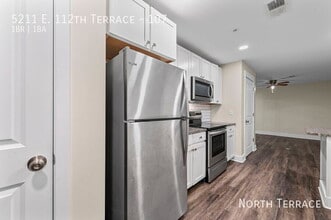 5211 E 112 Terrace in Kansas City, MO - Foto de edificio - Building Photo