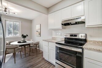 Northcrest Garden Apartments in Fort Wayne, IN - Foto de edificio - Building Photo