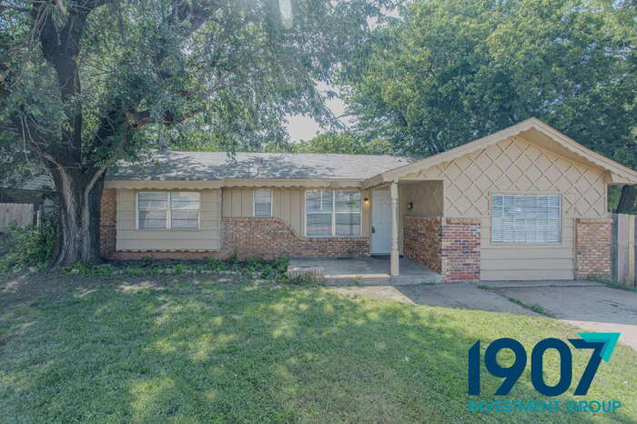 801 Briarlane Rd in Del City, OK - Building Photo
