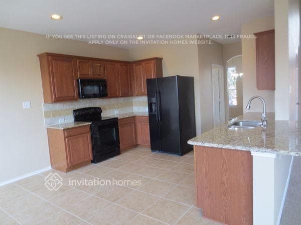 720 W Bend Blvd in Burleson, TX - Building Photo - Building Photo