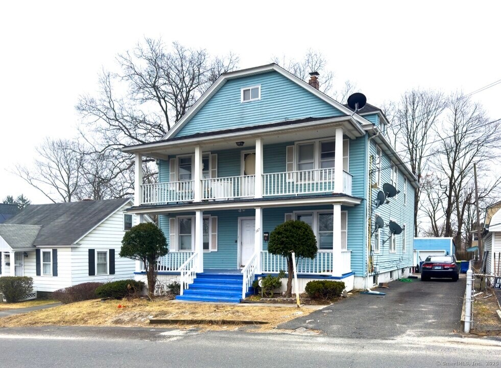 367 Tudor St in Waterbury, CT - Building Photo