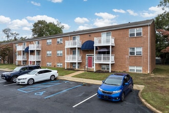 Waterglen Apartments in Claymont, DE - Building Photo - Building Photo