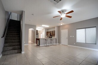 2586 Land Rush Dr in Henderson, NV - Building Photo - Building Photo