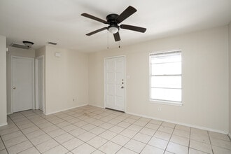 Live Oak Apartments in Weslaco, TX - Building Photo - Interior Photo