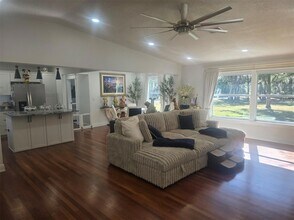 13091 Old Crystal River Rd in Brooksville, FL - Foto de edificio - Building Photo