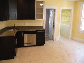 3147-3149 Washington St. Unit 1, Unit 1 in Boston, MA - Foto de edificio - Building Photo