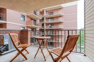 2500 Clarendon Blvd in Arlington, VA - Building Photo - Building Photo