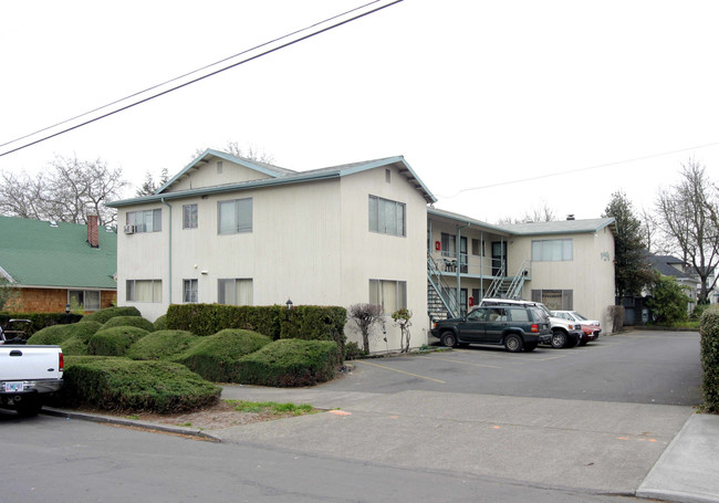 Moreland Apartments in Portland, OR - Building Photo - Building Photo