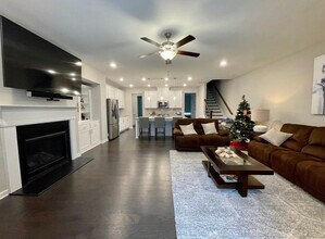 3975 Redwood Dr, Unit Traditions Townhome in Cumming, GA - Building Photo - Building Photo
